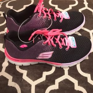 Girls shoes 👟 size 4